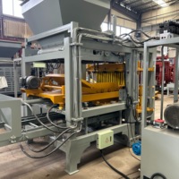 Machine à mouler des briques en ciment QT4-15 pour la production polyvalente de blocs de béton dans les usines de fabrication de matériaux de construction