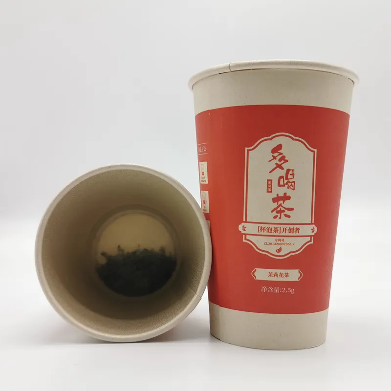Usa e getta di carta tazza di tè con tè fondo interno