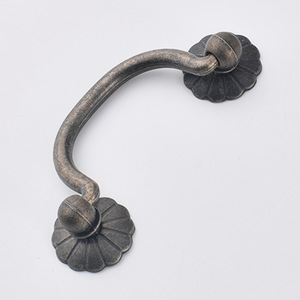 Tirador de cajón de aleación de zinc duradero estilo chino, forma de anillo, chapado en bronce, para muebles, espaciado entre orificios de 62 mm - Product Image 3