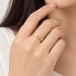 Bague géométrique en acier inoxydable doré avec zircone cubique - Product Image 5