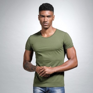 T-Shirt attillata a maniche corte da uomo con rifiniture in cotone sotto t-Shirt bianca a girocollo in tinta unita - Product Image 4