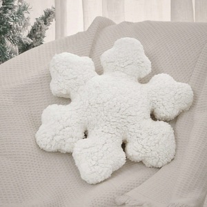 Coussins décoratifs <span class=keywords><strong>de</strong></span> Noël <span class=keywords><strong>en</strong></span> <span class=keywords><strong>forme</strong></span> <span class=keywords><strong>de</strong></span> flocon <span class=keywords><strong>de</strong></span> neige <span class=keywords><strong>blanc</strong></span> <span class=keywords><strong>de</strong></span> haute qualité, coussins décoratifs pour la décoration <span class=keywords><strong>de</strong></span> la maison - Product Image 6