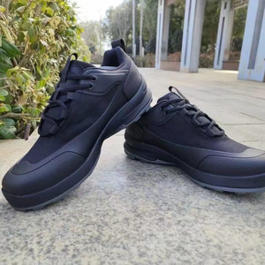 รองเท้าออกกำลังกายแบบครอสเทรนนิ่ง สีดำ ผ้าตาข่าย กันลื่น ระบายอากาศได้ดี น้ำหนักเบา สำหรับทุกเพศ ส้นเตี้ย เหมาะสำหรับเดินป่าและออกกำลังกายกลางแจ้ง - Product Image 4