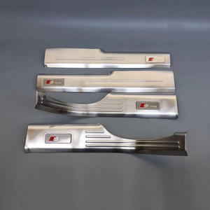 Quantum Hiace200 LED bande <span class=keywords><strong>de</strong></span> décoration <span class=keywords><strong>de</strong></span> <span class=keywords><strong>porte</strong></span> d'entrée bande <span class=keywords><strong>de</strong></span> seuil en acier inoxydable pour accessoires extérieurs Hiace 2005-2020 - Product Image 3