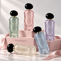 En stock, flacon de parfum de 30 ml, flacon en verre premium vide avec des couvercles ondulés uniques pour les marques de produits de marque privée