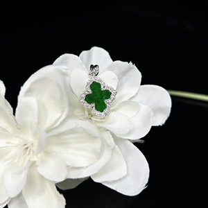 Ciondolo in Giadeite Naturale Birmana di Grado A a Forma di Croce e Fiore, Collana con Pendente in Giadeite Verde per Donna, Regalo in Giadeite (con Certificato NGTC) - Product Image 3