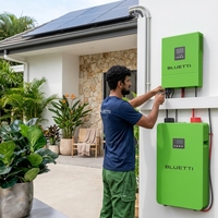 Système de stockage solaire domestique professionnel 10 kW, batterie LiFePO4 5 kWh, extensible jusqu'à 327 kWh pour les installateurs solaires, conception modulaire