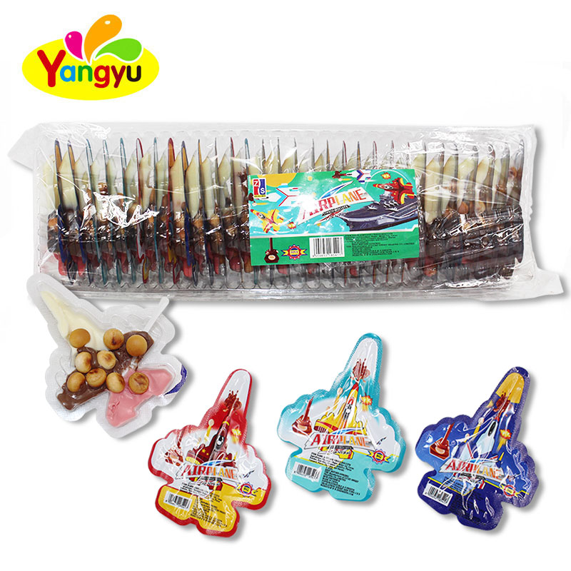 Недорогой халяльный шоколад в форме самолета с печеньем