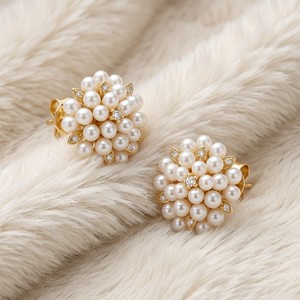 Pendientes de tuerca Ear Enlace OEM ODM chapados en oro de 14K con diseño de racimo de flores, perlas y circonita cúbica para mujer, joyería de boda al por mayor - Product Image 3