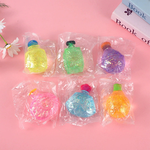 Jouet à presser en maltose douce en forme de flacon de <span class=keywords><strong>parfum</strong></span>, balle de décompression à rebond lent, jouet moelleux scintillant pour enfants et adultes - Product Image 3