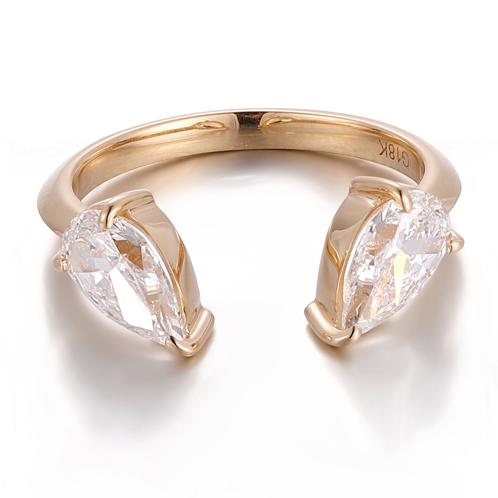 Bague en or massif 14 carats avec diamant de laboratoire.