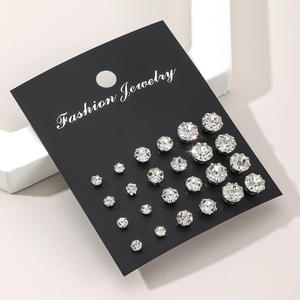 Ensemble de boucles d'oreilles clous fantaisie pour femme, serties de zircon rond à griffes, bijoux de fête, 12 paires - Product Image 1