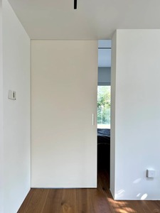 Marco de puerta de madera y aluminio extremadamente delgado, puerta interior invisible - Product Image 5