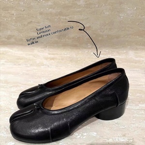 <span class=keywords><strong>Scarpe</strong></span> da Balletto Tabi da <span class=keywords><strong>Donna</strong></span> 2025 con Punta Divisa, <span class=keywords><strong>Tacco</strong></span> <span class=keywords><strong>Medio</strong></span> 3cm, Tomaia in Vera Pelle, Fodera in Pelle di Pecora, Traspiranti e Resistenti per la Primavera - Product Image 1