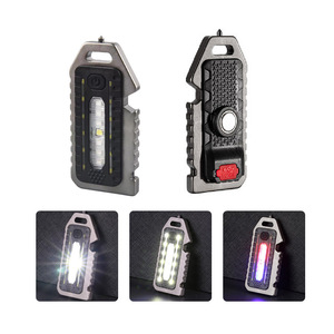 Lampe porte-clés LED W5135 compacte et rechargeable pour équipement de sécurité en camping en plein air - Product Image 4