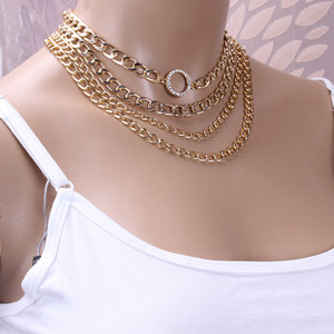 Collar de cadena gruesa de varias capas con colgante de círculo de diamantes para mujer, uso diario, diseño geométrico en color oro y plata. - Product Image 3