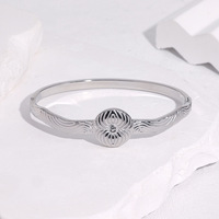Bracelet minimaliste transfrontalier en acier inoxydable plaqué or, résistant à la décoloration, avec rayures et motif circulaire géométrique, style jonc