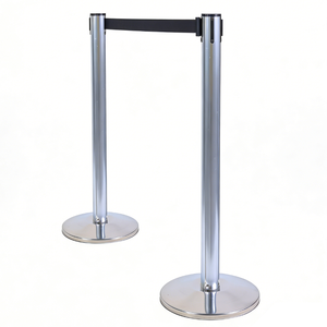 Système <span class=keywords><strong>de</strong></span> barrières événementielles professionnelles en aluminium, poteaux <span class=keywords><strong>de</strong></span> 70 mm <span class=keywords><strong>de</strong></span> diamètre, ruban noir <span class=keywords><strong>de</strong></span> 2 m pour la gestion des files d'attente en salle d'exposition - Product Image 4