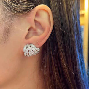 Eleganti Orecchini a Perno a Forma di Foglia per Donne, Accessori per Orecchie con Design a Foglia d'Albero - Product Image 3