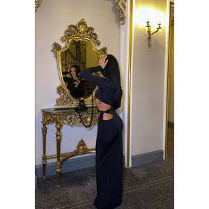 Robe longue noire à nouer avec encolure carrée, design personnalisé, en viscose, ODM, robe décontractée pour le quotidien, taille XS, détail volants - Product Image 1