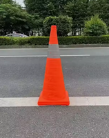 Cône de signalisation pliable et rétractable avec bandes réfléchissantes
