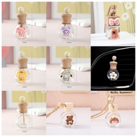 Flacon de parfum personnalisé de dessin animé mignon 8ml 10ml 15ml Flacon diffuseur de dessin animé pour le parfum de voiture avec couvercles en bois