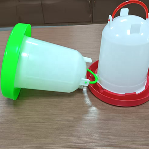 Dispensador de Agua Portátil para Pollos de 6L, Color Rojo, de PP, para Granjas Avícolas, Comedero para Animales, Gran Venta - Product Image 1