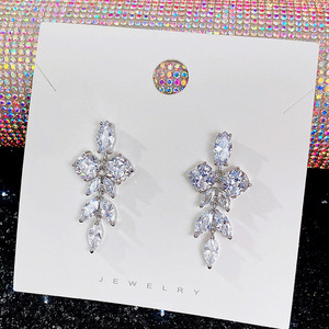 Pendientes de Cristal Blanco Dorado con Corte Marquesa en Forma de Flor, Engaste de Garra, Joyería de Moda Romántica para Fiesta para Mujer - Product Image 6
