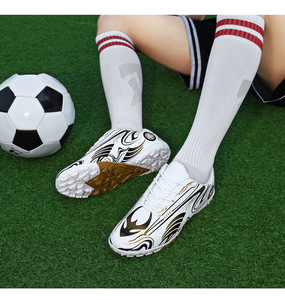 Nuevas Zapatillas de Fútbol Antideslizantes con Tacos Largos para Niños, Zapatos de Fútbol para Césped <span class=keywords><strong>Artificial</strong></span> para Hombre, Zapatillas Deportivas de Entrenamiento para Jóvenes - Product Image 6