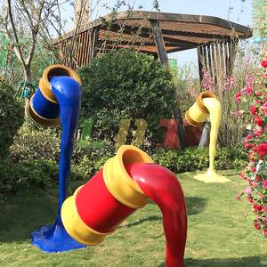 Sculptures abstraites irrégulières en fibre de verre peintes, à poser au sol en extérieur, design contemporain personnalisé - Product Image 1