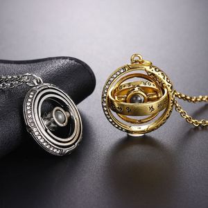 Collar con colgante de bola astronómica abrible y giratoria con proyección de 'Te amo' en 100 idiomas para mujeres y hombres, tipo gargantilla - Product Image 2