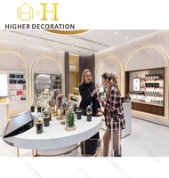 Conception d'intérieur de boutique de parfums de luxe haut de gamme sur mesure avec présentoir de parfums en 3D CAD