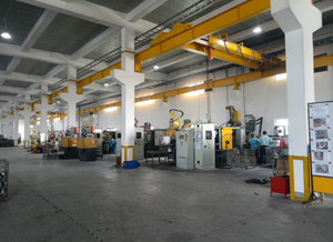 Cuna Moderna de Metal para Bebés con Forro de Felpa para Mayor Calidez y Comodidad, para Uso en Parques y Hospitales - Product Image 6