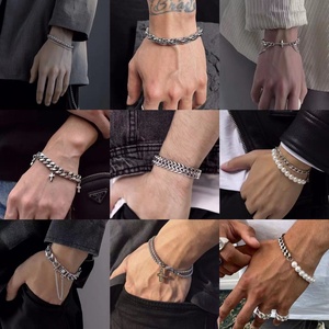 Bracciali Classici con Perle a Doppio Strato per Uomo, Ciondolo a Croce e Faccina Sorridente, Gioielli di Marca - Product Image 2