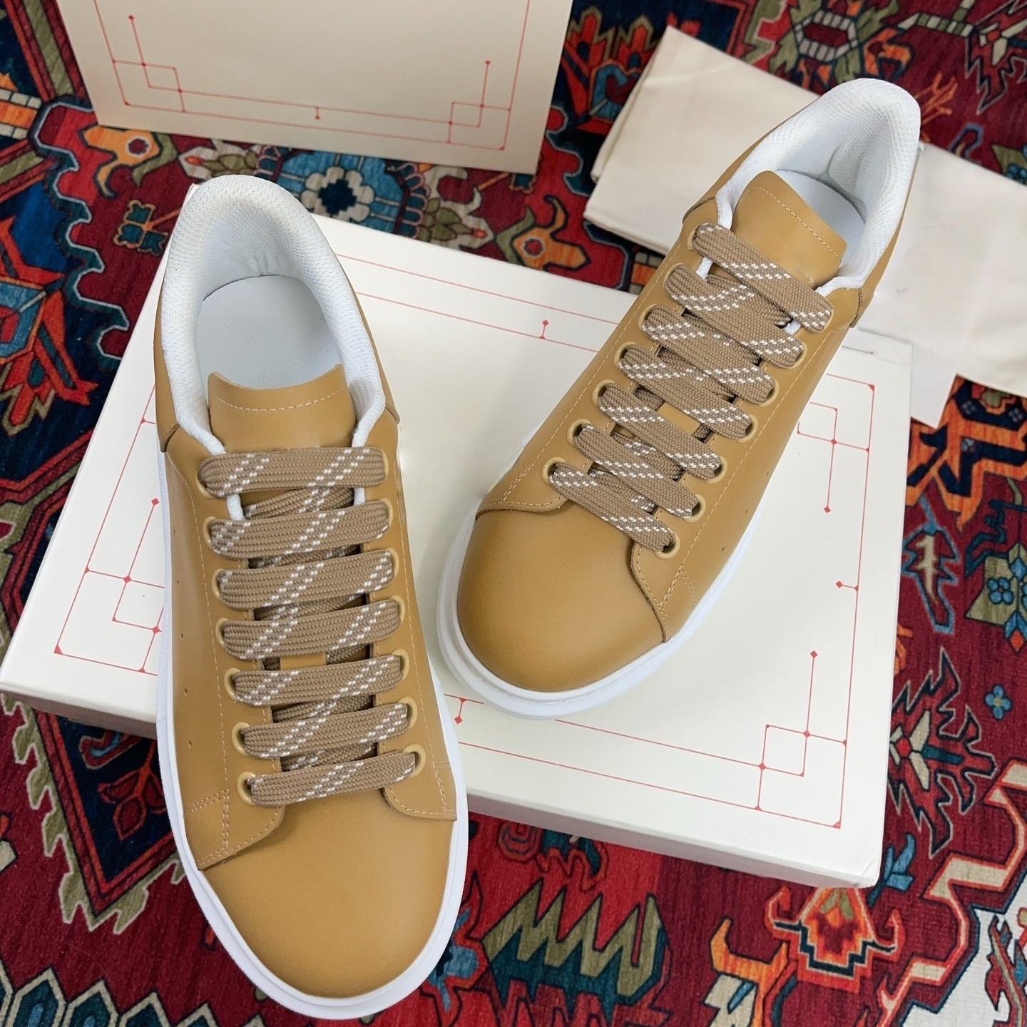 สีน้ำตาล