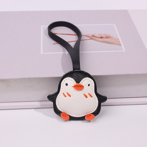Porte-clés Esthétique Petit Pingouin en Cuir PU, Breloque de Sac Animal Mignon de Dessin Animé, Pendentif en Faux Cuir Souple avec Cordon - Product Image 6