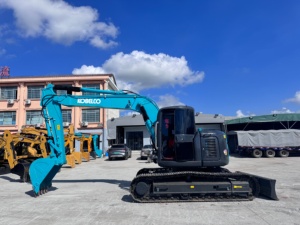 VENTE FLASH Excavatrice Kobelco SK135 d'occasion, pompes de bonne qualité, force de creusement élevée 105kN, prête à être expédiée aujourd'hui - Product Image 6