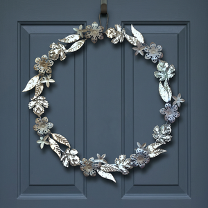 Guirnalda Decorativa Metálica Hecha a Mano, Estilo Clásico Redondo, Adorno Navideño para Colgar en la Pared con Hojas y Flores (Sin Iluminación) - Product Image 6