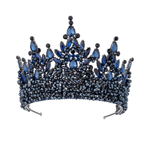 Corona Grande de Cristal Negro de 13 CM de Alto, Totalmente Negra, con Cristales Negros y Baño de Plata para Concursos de Belleza - Product Image 3