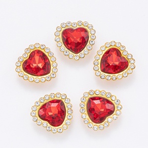 Accesorios de ropa DIY transfronterizos de 16mm con forma de corazón de melocotón, base dorada, placa floral súper brillante, hebilla de garra con diamantes y pedrería - Product Image 2