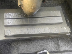 Cadre de plaque d'immatriculation de voiture en plastique personnalisé avec logo en relief 3D pour taille standard américaine - Product Image 4