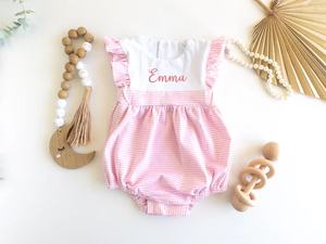 Sommerangebot Kinderkleidung Maßgefertigte Strick-Baumwolle Latz-Kragen Rosa Streifen Rüschen-Kleider Strampler Kinder-Outfits - Product Image 3