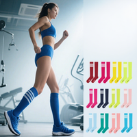 Nouvelles chaussettes de compression tricotées ODM pour le sport et le yoga, professionnelles, à séchage rapide, absorbant la transpiration, en nylon, motifs colorés, pour la course à pied