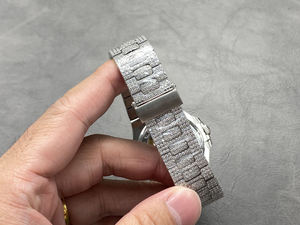 Reloj mecánico de lujo personalizado de alta calidad con diamantes incrustados, esfera y correa de acero inoxidable, resistente al agua. - Product Image 3