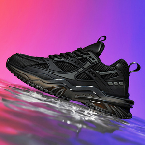 Giày chạy bộ nam màu đen 2025 với đế êm ái và thiết kế hình học độc đáo, mang lại sự thoải mái và hiệu suất tối ưu trong các hoạt động thể thao - Product Image 4