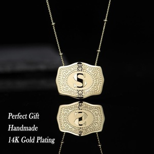 สร้อยคอพร้อมจี้ตัวอักษรสีทอง14K ดีไซน์สร้างสรรค์แฟชั่นใหม่พร้อมหัวเข็มขัดนูนยาว - Product Image 5