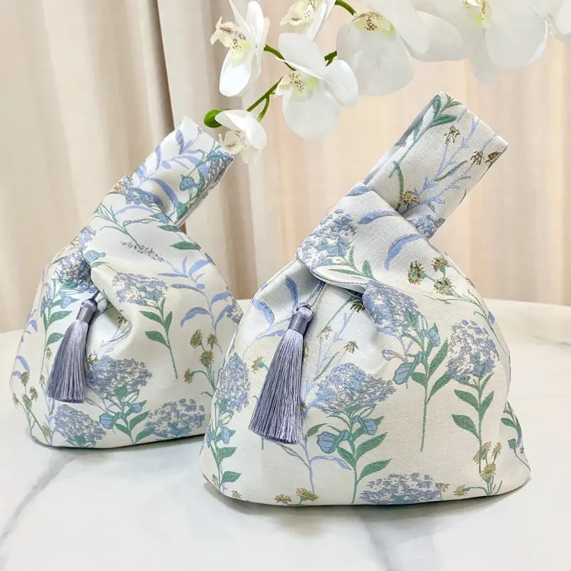 Trung Quốc Phong Cách Cổ Điển Vàng Jacquard Vải Lễ Hội Đám Cưới Quà Tặng Pouch 3D Thêu Hoa Cổ Tay Túi Với Tua