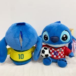 Peluche Carino di <span class=keywords><strong>Stitch</strong></span> <span class=keywords><strong>Blu</strong></span> con Pallone da Calcio, 4 Maglie Nazionali, Personaggio Anime, Decorazione per la Casa - Product Image 2