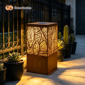 Lampadaire solaire rectangulaire moderne en acier Corten Gnee Garden, à découpe creuse, pour extérieur et jardin, alimenté par l'énergie solaire - Product Image 3
