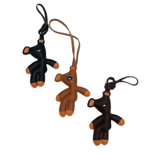 Cute Animal Keychain with Bear Pony Leather Bag Pendant Fashion Gift Car Key Chain Handbag Made of Zinc Alloy Fashion Accessory